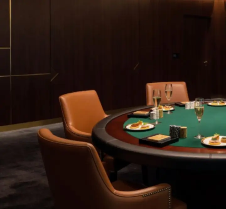 Елегантен VIP частен салон за покер и корпоративни събития в Card Night Kitchen